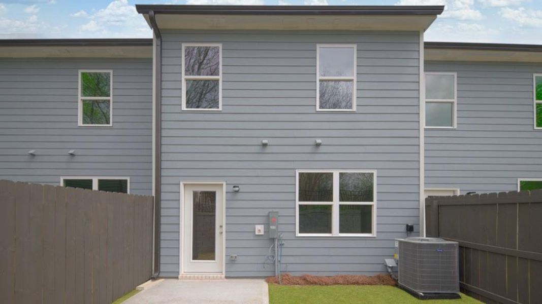 Exterior details and patio area of a home in Roseleigh Park, Douglasville (Image 3).