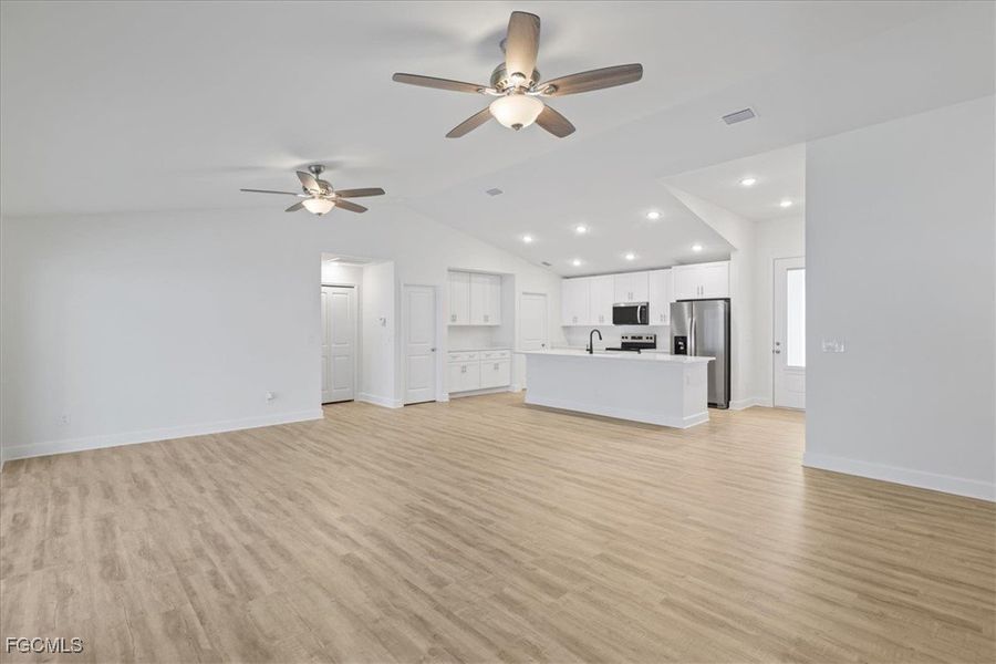 Spacious, unfurnished interior of a new home in Cape Coral, Cape Coral (Image 18).