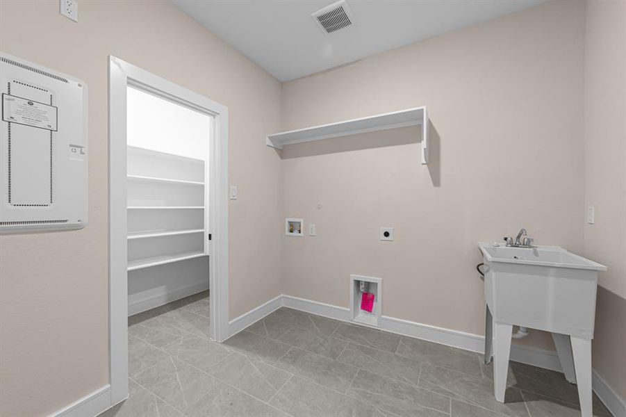 Spacious, unfurnished interior of a new home in Elevon, Lavon (Image 11). Spacious, unfurnished interior of a new home in Elevon, Lavon (Image 11).