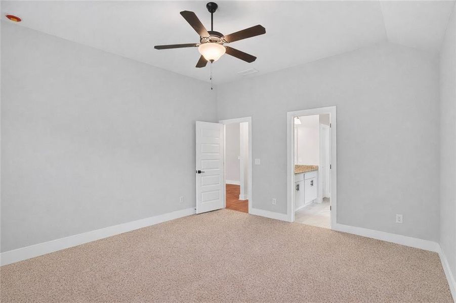 Spacious, unfurnished interior of a new home in The Fairways at Mirror Lake, Villa Rica (Image 23).