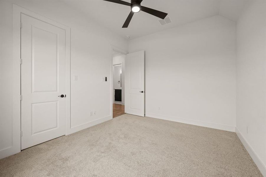 Spacious, unfurnished interior of a new home in Bella Crossing, Fort Worth (Image 37).