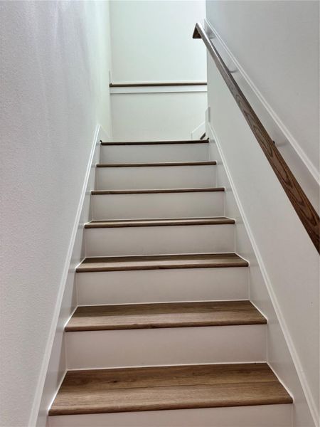 Nice stairs no carpet Nice stairs no carpet