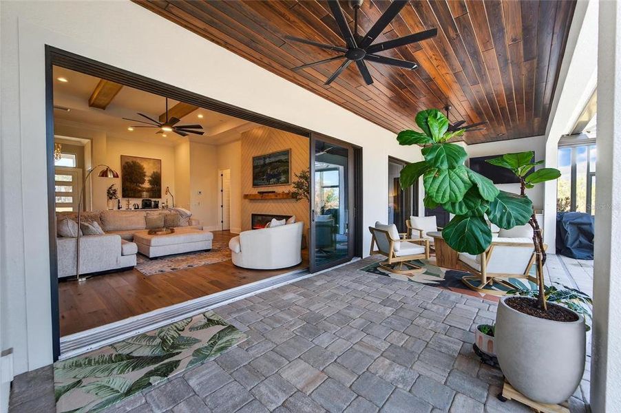 Exterior details and patio area of a home in , Bartow (Image 28).