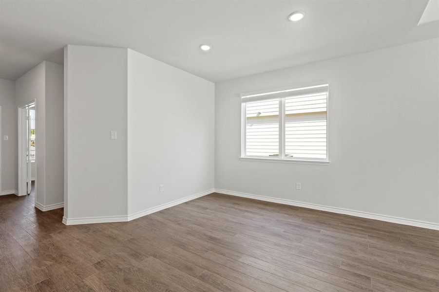 Spacious, unfurnished interior of a new home in Deer Creek, Fort Worth (Image 25).