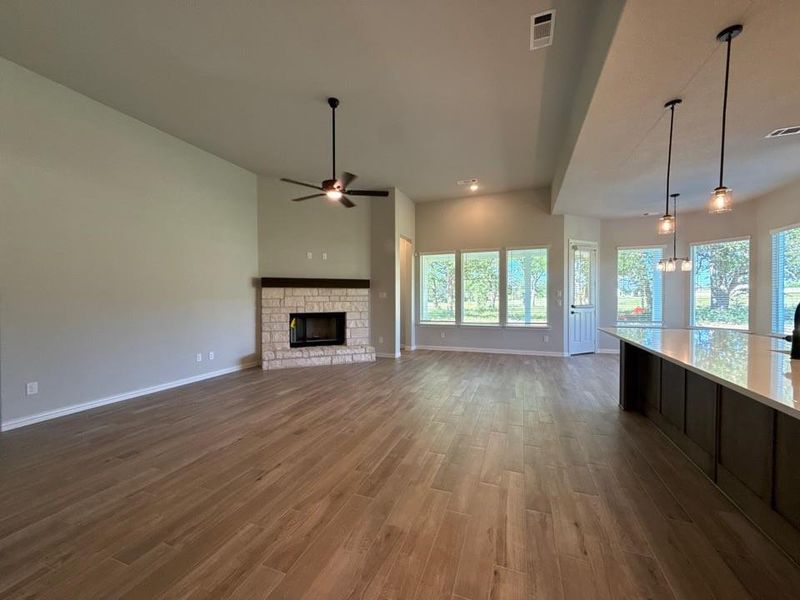 Spacious, unfurnished interior of a new home in Oak Grove Addition, Springtown (Image 17).