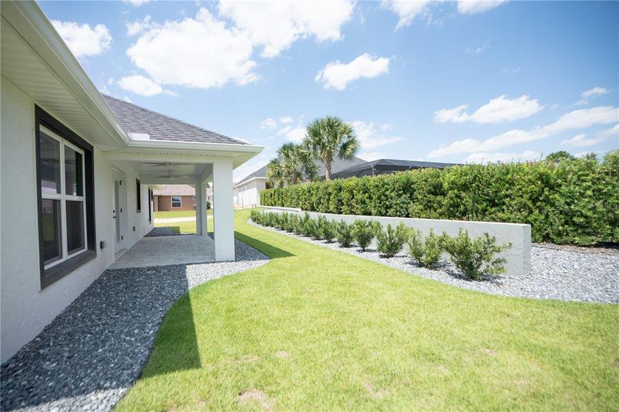Exterior details and patio area of a home in , Dunnellon (Image 22).