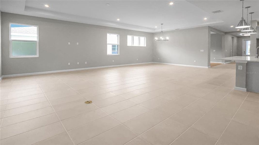 Spacious, unfurnished interior of a new home in Cresswind at Hammock Oaks, Lady Lake (Image 20). Spacious, unfurnished interior of a new home in Cresswind at Hammock Oaks, Lady Lake (Image 20).