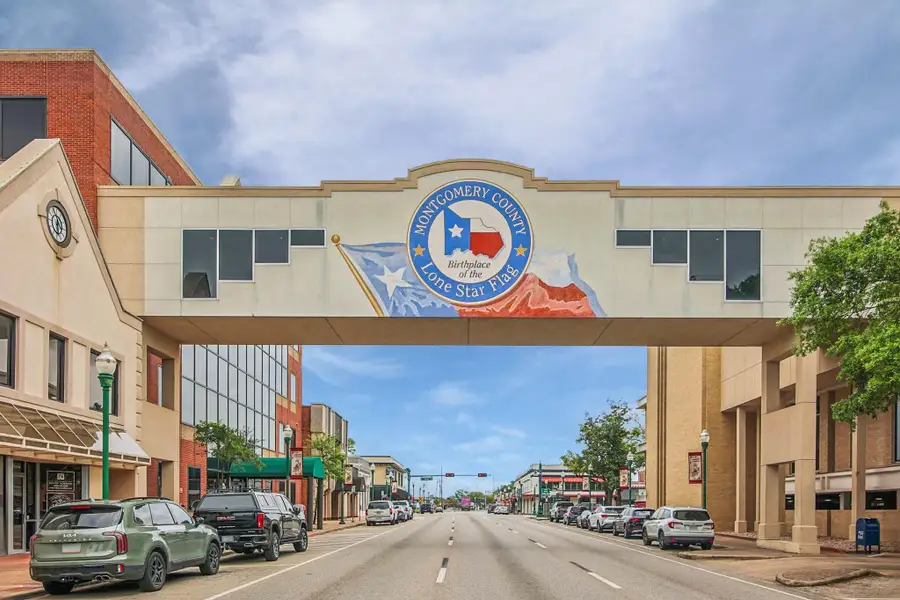 Image 21 of a home in Silverthorne.