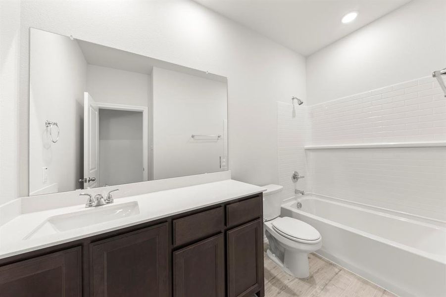 05. 2521 McNally - 2ND Bath 05. 2521 McNally - 2ND Bath