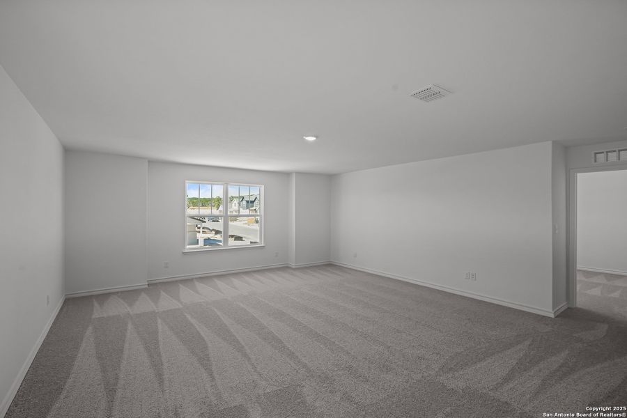 Spacious, unfurnished interior of a new home in Davis Ranch, San Antonio (Image 28).