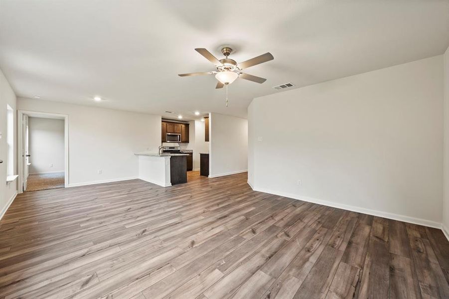 Spacious, unfurnished interior of a new home in Vista West, Fort Worth (Image 9).