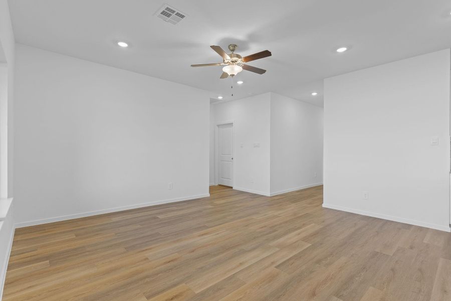 Spacious, unfurnished interior of a new home in Watermark, Alvin (Image 10). Spacious, unfurnished interior of a new home in Watermark, Alvin (Image 10).
