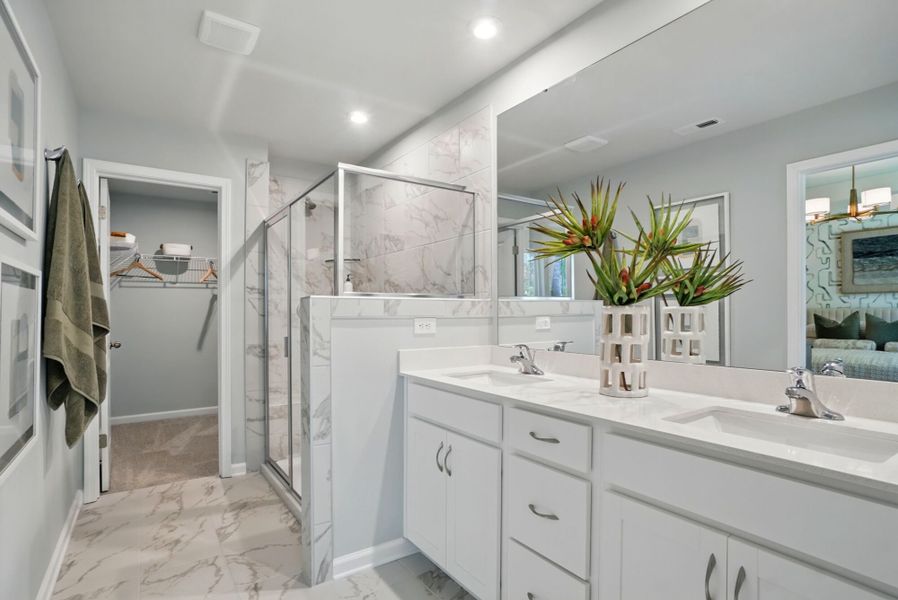 Photo representation of the Aurora plan. Colors, finishes and options will vary.