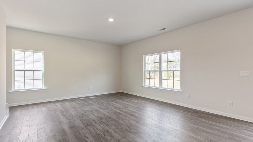 Spacious, unfurnished interior of a new home in Cambridge Park, Mebane (Image 15).