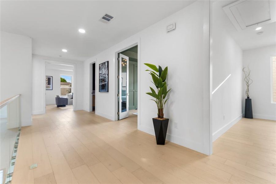 Spacious, unfurnished interior of a new home in , Dallas (Image 18).