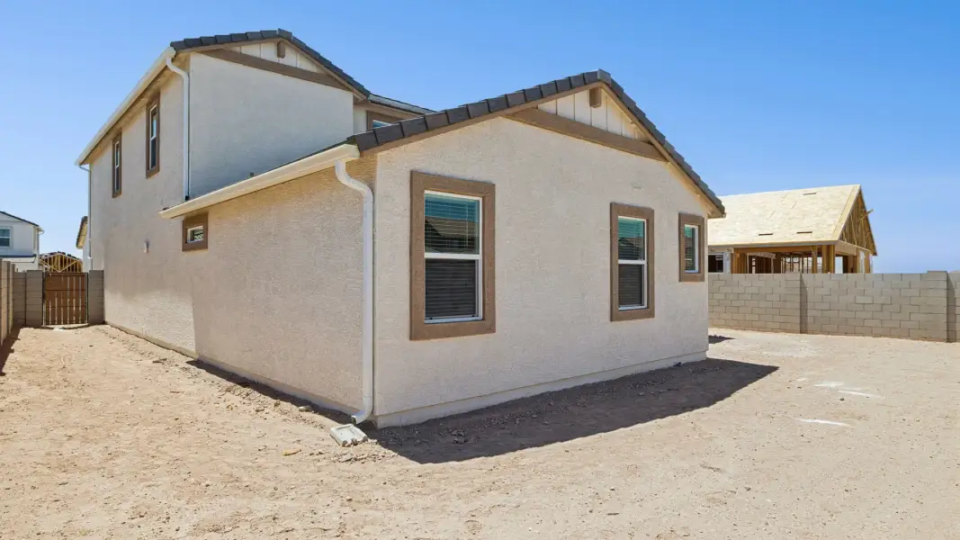 Exterior details and patio area of a home in El Cidro, Goodyear (Image 3).