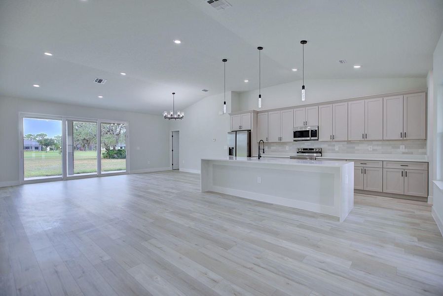 Spacious, unfurnished interior of a new home in , Sebring (Image 23).