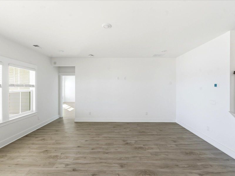 Spacious, unfurnished interior of a new home in The Coves at Lakes of Cane Bay II, Summerville (Image 20).