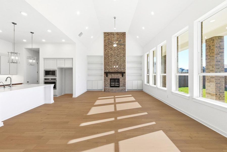 Spacious, unfurnished interior of a new home in 6 Creeks at Waterridge, Kyle (Image 18).