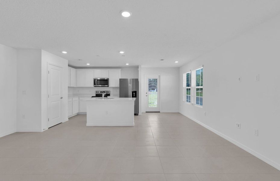 Spacious, unfurnished interior of a new home in Normandy Pines, Jacksonville (Image 12).