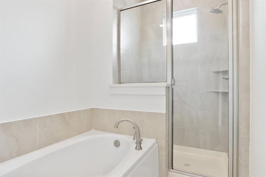 022-20241030-1427AzaleaDrive-Melissa-TX-75454-PrimaryBathroom.jpg-SMALL