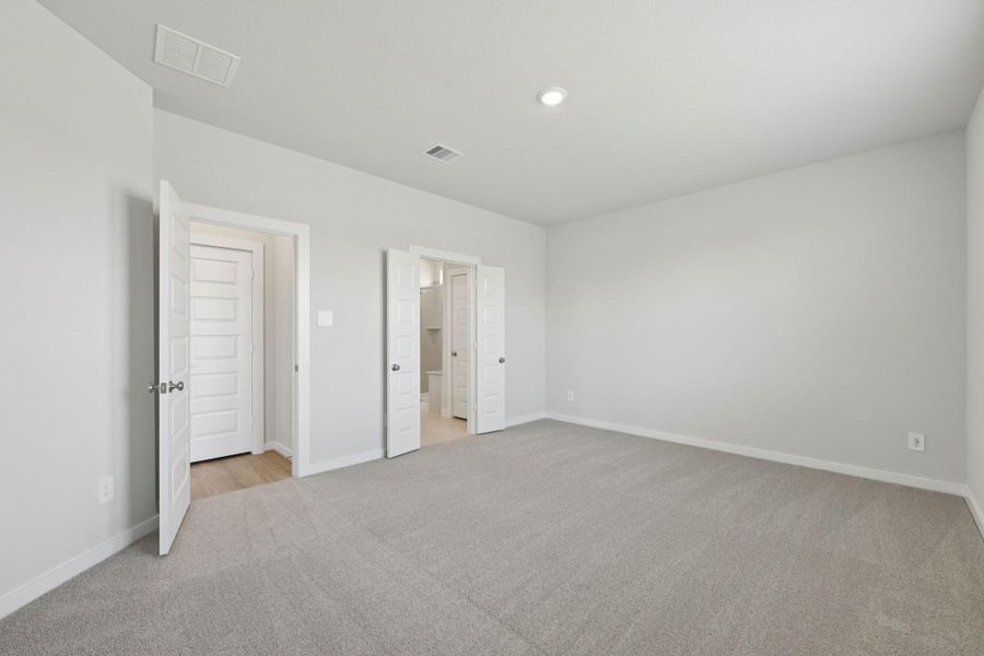 Spacious, unfurnished interior of a new home in Landing Meadows - Traditional Series, New Caney (Image 16).