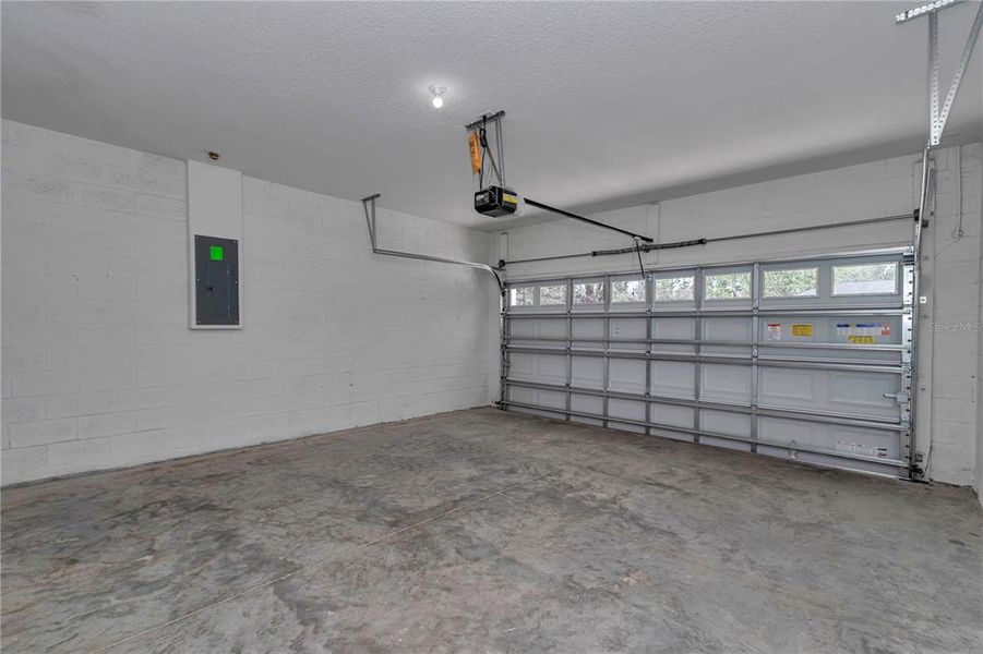Spacious, unfurnished interior of a new home in , Dunnellon (Image 37). Spacious, unfurnished interior of a new home in , Dunnellon (Image 37).