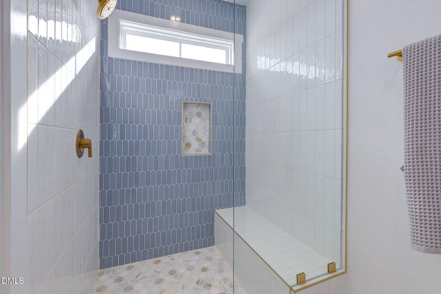 71-web-or-mls-Roombiance71