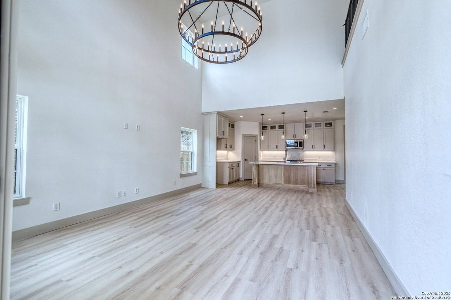 Spacious, unfurnished interior of a new home in , Uvalde (Image 24).