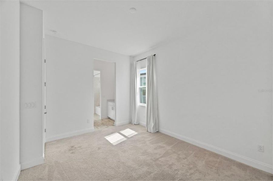 Spacious, unfurnished interior of a new home in Tamarack at Two Rivers, Zephyrhills (Image 57).