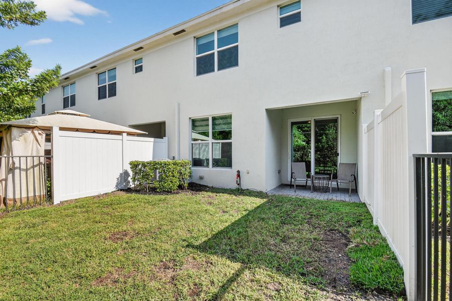 Exterior details and patio area of a home in , Lake Worth (Image 31).
