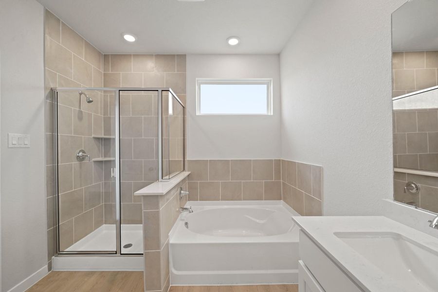 Furnished interior view inside a new home in Valor Park, Bay City (Image 8).