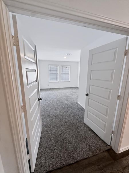 Spacious, unfurnished interior of a new home in Windstone on the Prairie, Richmond (Image 14).