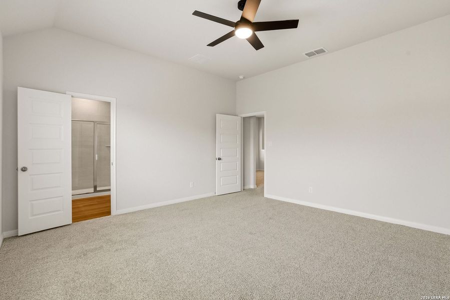 Spacious, unfurnished interior of a new home in Melissa Ranch, San Antonio (Image 14).