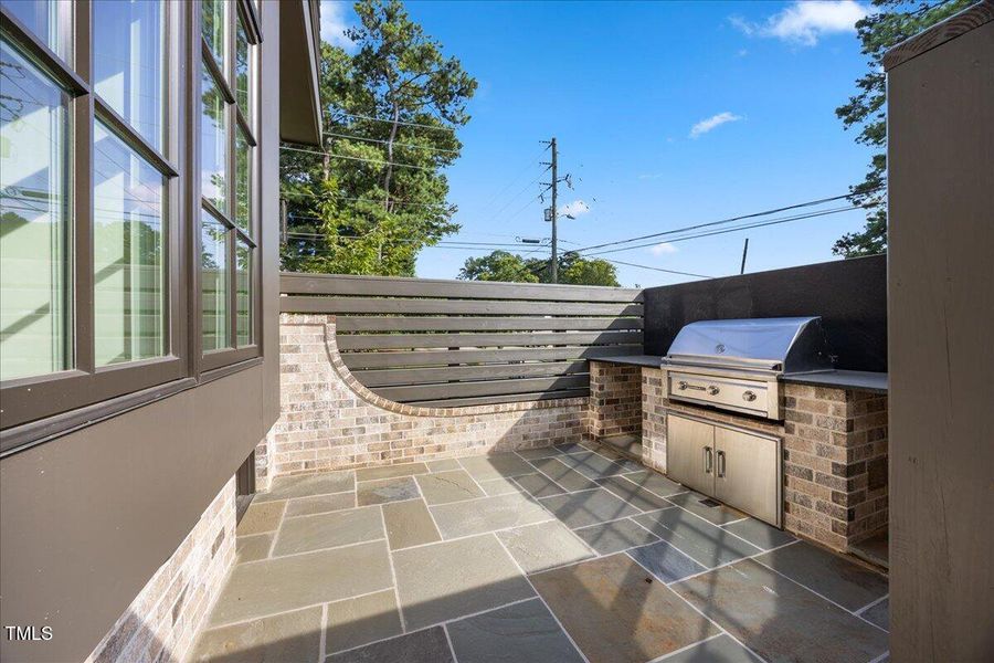 2-2A1A9293 2-2A1A9293