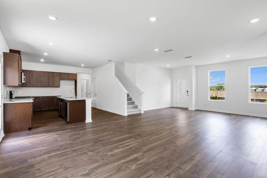 Spacious, unfurnished interior of a new home in Heritage River, Euharlee (Image 23).