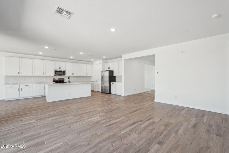 12-web-or-mls-W Cheryl Dr-1405-012