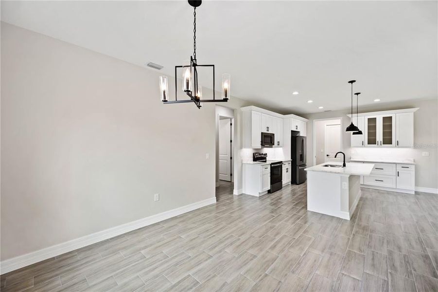 Spacious, unfurnished interior of a new home in , Port Charlotte (Image 19).
