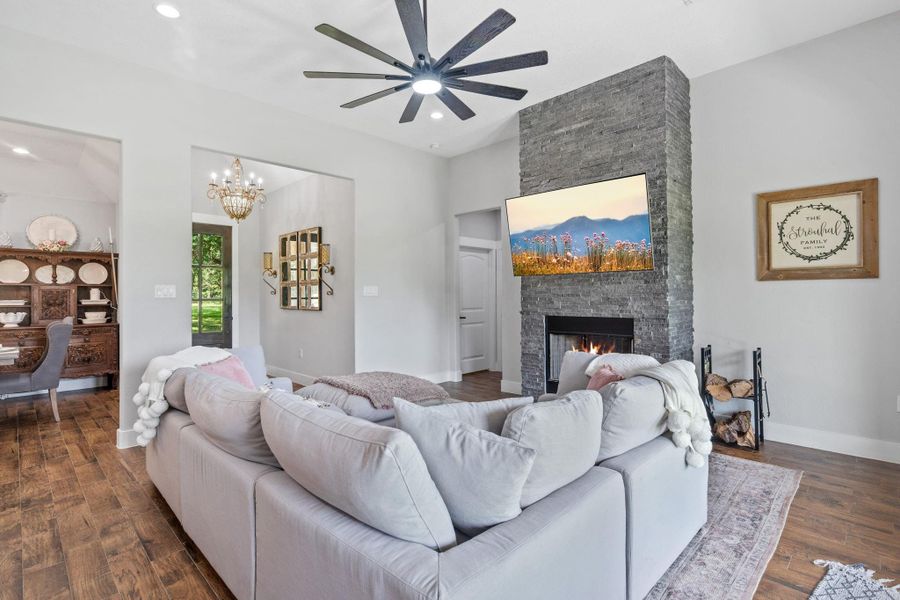 Furnished interior view inside a new home in , Anahuac (Image 5).