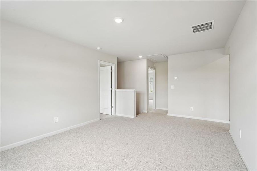 Spacious, unfurnished interior of a new home in Northwoods at Mirror Lake, Villa Rica (Image 38).