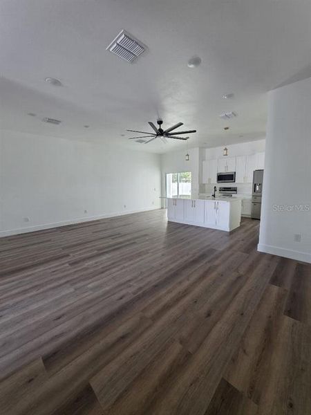 Spacious, unfurnished interior of a new home in , Seminole (Image 15).