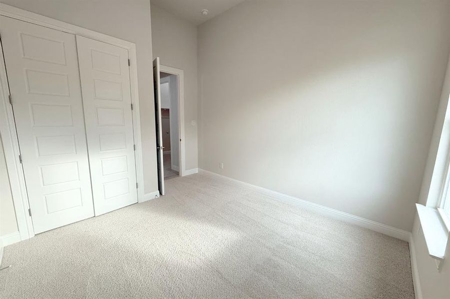 Spacious, unfurnished interior of a new home in Polo Ridge, Mesquite (Image 13).