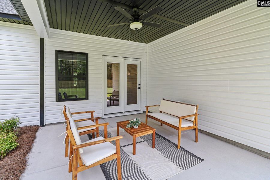 Exterior details and patio area of a home in Raglins Creek, Lugoff (Image 4).