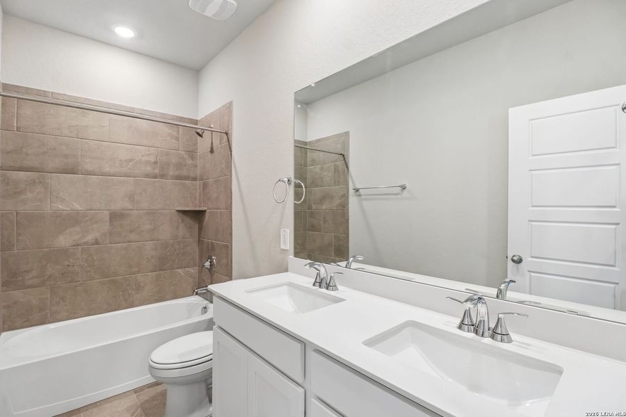 Furnished interior view inside a new home in Lark Canyon, New Braunfels (Image 10).