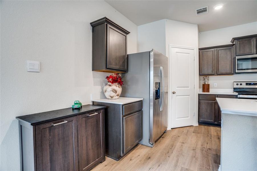 Furnished interior view inside a new home in Three Oaks, Sherman (Image 16).