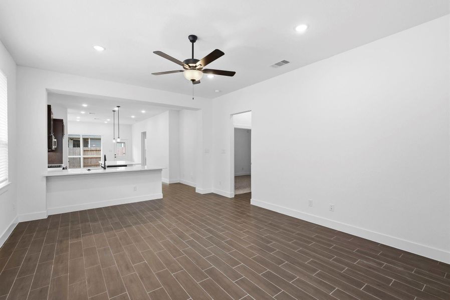 Spacious, unfurnished interior of a new home in Emory Glen, Magnolia (Image 15).