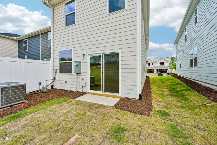 29-web-or-mls-Glen Lyon Dr-S2706-029
