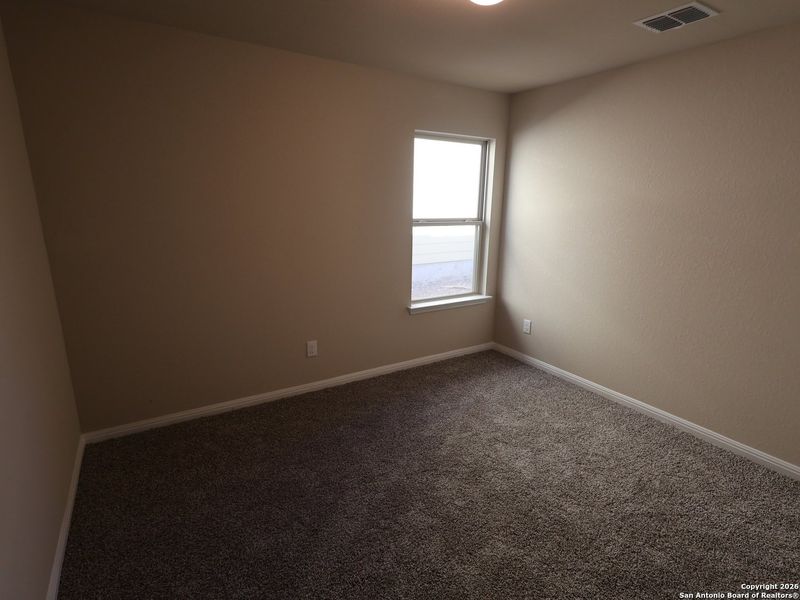 Spacious, unfurnished interior of a new home in Mesquite Ridge, San Antonio (Image 11).