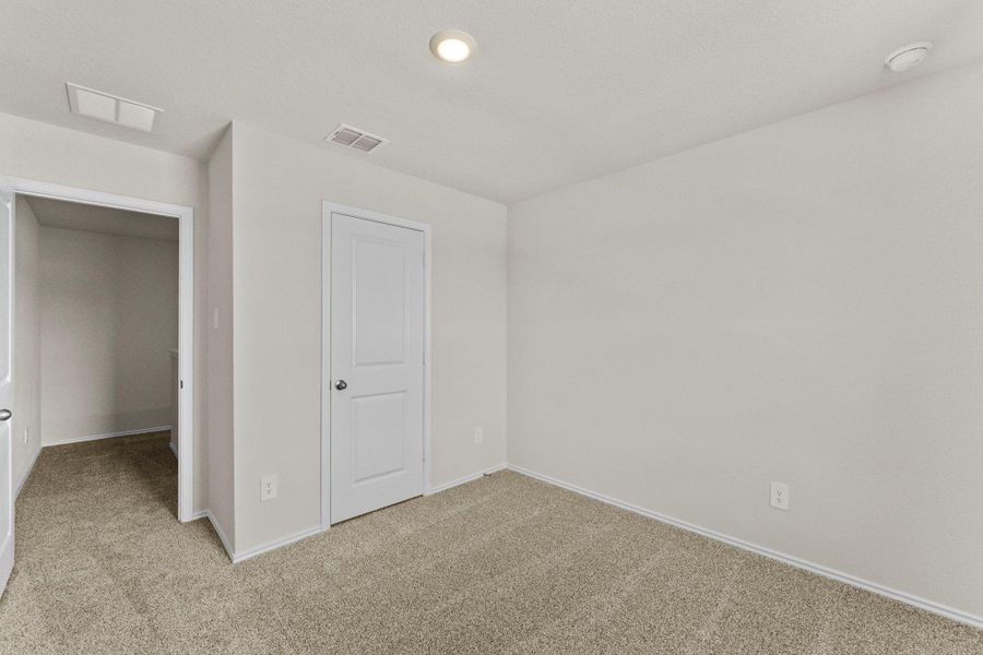 Spacious, unfurnished interior of a new home in Avenida, Converse (Image 23).