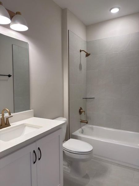 Furnished interior view inside a new home in White Oak, Arlington (Image 10).